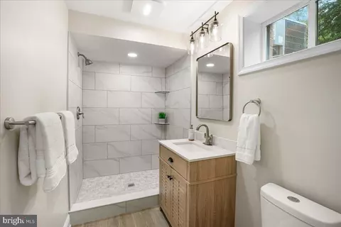 Bath - 11603 Virgate Ln, Reston, VA 20191 photo 13 of 13