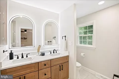Bath - 11603 Virgate Ln, Reston, VA 20191 photo 7 of 13
