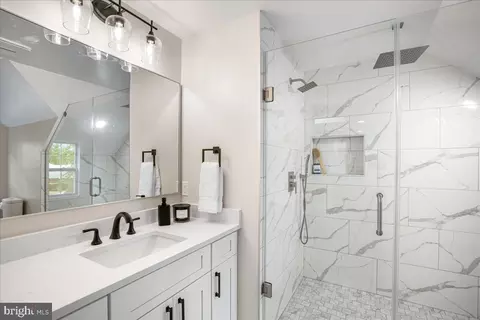 Bath - 11603 Virgate Ln, Reston, VA 20191 photo 10 of 13