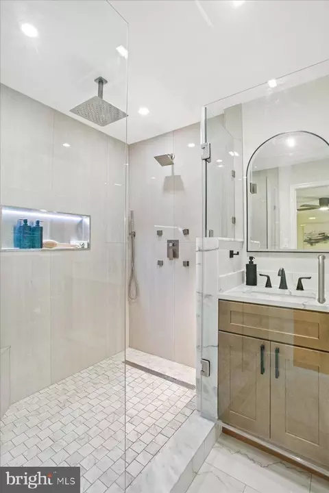Bath - 11603 Virgate Ln, Reston, VA 20191 photo 5 of 13