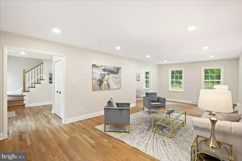Living - 11603 Virgate Ln, Reston, VA 20191 photo 2 of 5