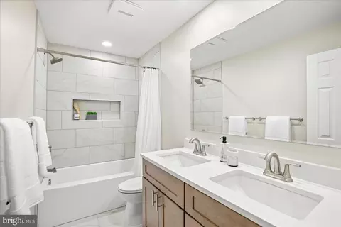 Bath - 11603 Virgate Ln, Reston, VA 20191 photo 9 of 13