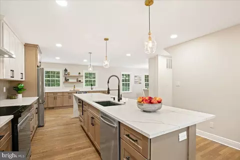 Kitchen - 11603 Virgate Ln, Reston, VA 20191 photo 4 of 6