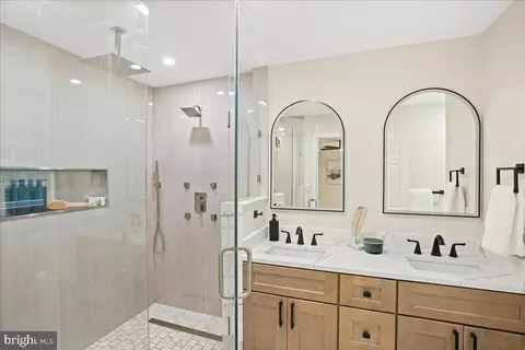 Bath - 11603 Virgate Ln, Reston, VA 20191 photo 3 of 13