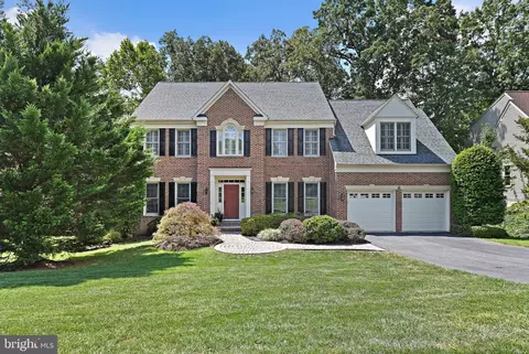 1832 Foxstone Dr, Vienna, VA 22182