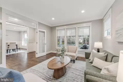 Living - 6805 Lumsden St, Mclean, VA 22101 photo 3 of 9