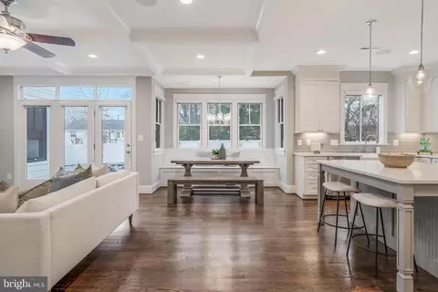 Entry Way - 6805 Lumsden St, Mclean, VA 22101 photo 6 of 30