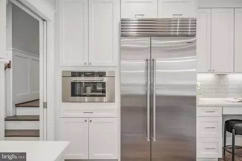 Kitchen - 6805 Lumsden St, Mclean, VA 22101 photo 8 of 10