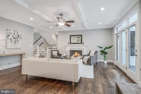 Living - 6805 Lumsden St, Mclean, VA 22101 photo 8 of 9