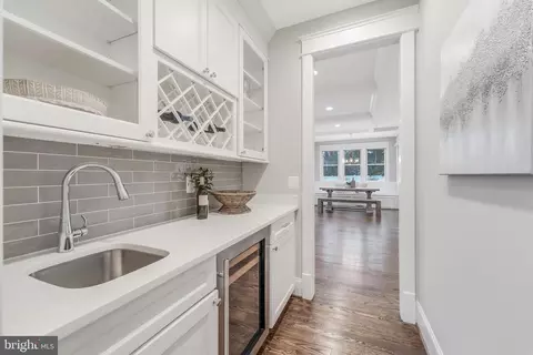 Entry Way - 6805 Lumsden St, Mclean, VA 22101 photo 4 of 30