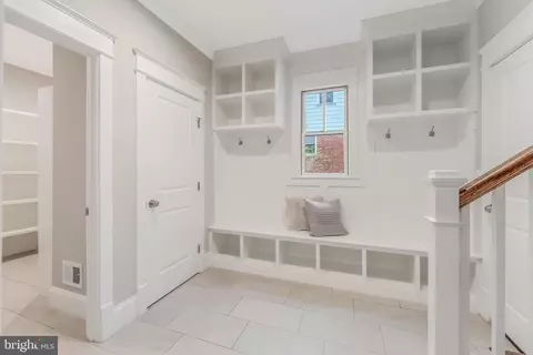 Entry Way - 6805 Lumsden St, Mclean, VA 22101 photo 10 of 30