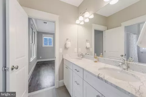 Entry Way - 6805 Lumsden St, Mclean, VA 22101 photo 24 of 30