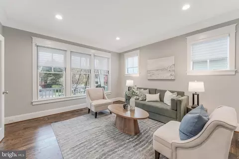 Living - 6805 Lumsden St, Mclean, VA 22101 photo 2 of 9