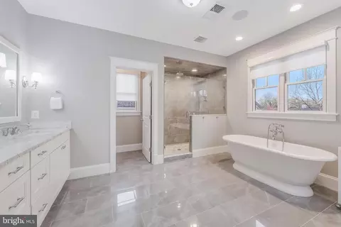 Bath - 6805 Lumsden St, Mclean, VA 22101 photo 2 of 9