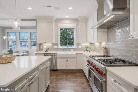 Kitchen - 6805 Lumsden St, Mclean, VA 22101 photo 6 of 10