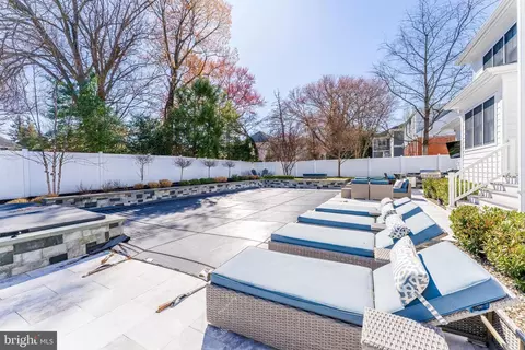 Exterior - 6805 Lumsden St, Mclean, VA 22101 photo 5 of 9