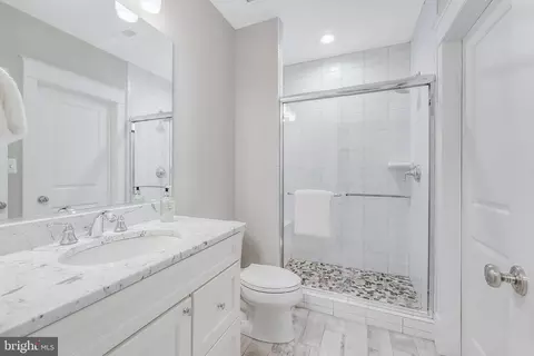 Bath - 6805 Lumsden St, Mclean, VA 22101 photo 9 of 9