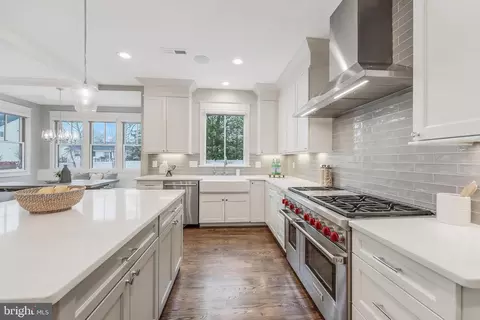 Kitchen - 6805 Lumsden St, Mclean, VA 22101 photo 7 of 10