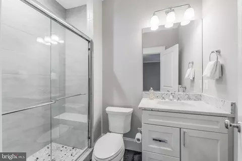 Bath - 6805 Lumsden St, Mclean, VA 22101 photo 8 of 9