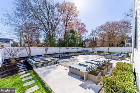 Exterior - 6805 Lumsden St, Mclean, VA 22101 photo 4 of 9