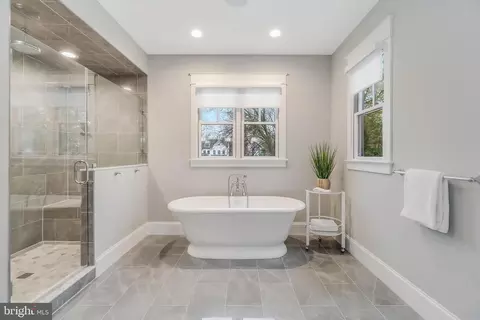 Bath - 6805 Lumsden St, Mclean, VA 22101 photo 3 of 9