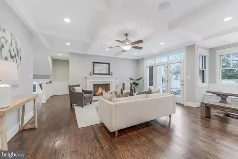 Living - 6805 Lumsden St, Mclean, VA 22101 photo 6 of 9