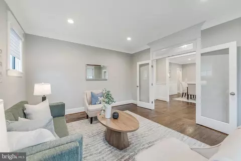 Living - 6805 Lumsden St, Mclean, VA 22101 photo 4 of 9