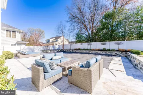 Exterior - 6805 Lumsden St, Mclean, VA 22101 photo 8 of 9