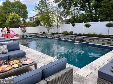 Exterior - 6805 Lumsden St, Mclean, VA 22101 photo 3 of 9