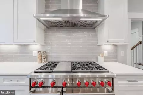 Kitchen - 6805 Lumsden St, Mclean, VA 22101 photo 10 of 10