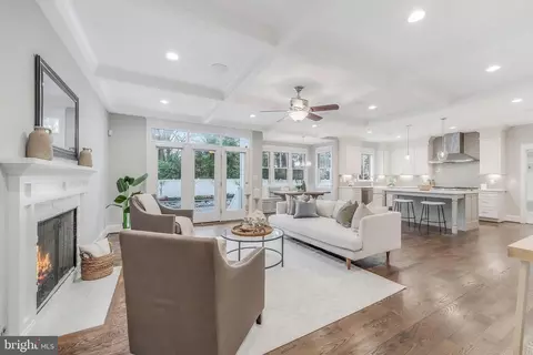 Living - 6805 Lumsden St, Mclean, VA 22101 photo 5 of 9