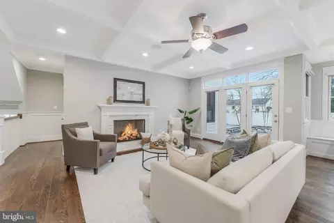 Living - 6805 Lumsden St, Mclean, VA 22101 photo 7 of 9