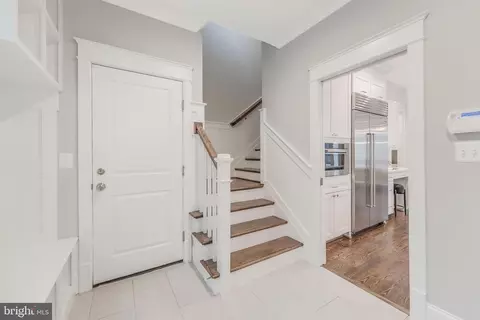 Entry Way - 6805 Lumsden St, Mclean, VA 22101 photo 12 of 30