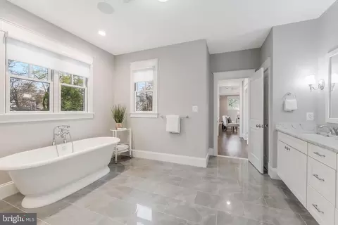 Entry Way - 6805 Lumsden St, Mclean, VA 22101 photo 22 of 30