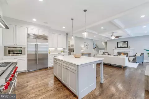 Kitchen - 6805 Lumsden St, Mclean, VA 22101 photo 9 of 10