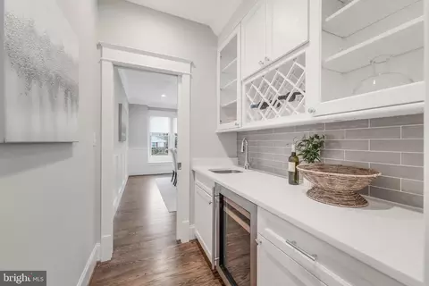 Entry Way - 6805 Lumsden St, Mclean, VA 22101 photo 5 of 30