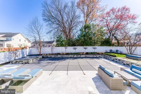 Exterior - 6805 Lumsden St, Mclean, VA 22101 photo 6 of 9