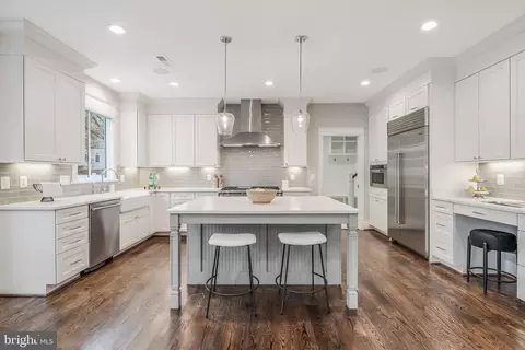 Kitchen - 6805 Lumsden St, Mclean, VA 22101 photo 4 of 10