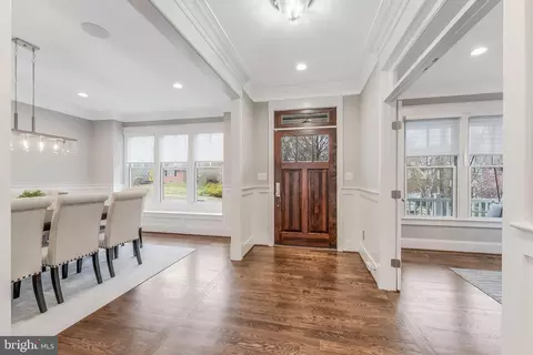 Entry Way - 6805 Lumsden St, Mclean, VA 22101 photo 2 of 30