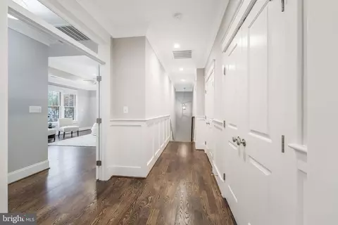 Entry Way - 6805 Lumsden St, Mclean, VA 22101 photo 18 of 30