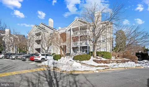 1724 Lake Shore Crest Dr #25, Reston, VA 20190