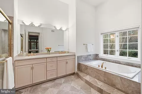 Bath - 904 Mackall Ave, Mclean, VA 22101 photo 1 of 8