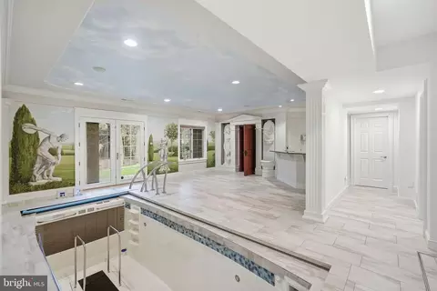 Exterior - 904 Mackall Ave, Mclean, VA 22101 photo 6 of 10