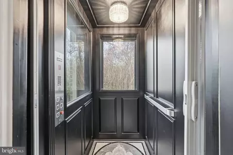 Entry Way - 904 Mackall Ave, Mclean, VA 22101 photo 3 of 6