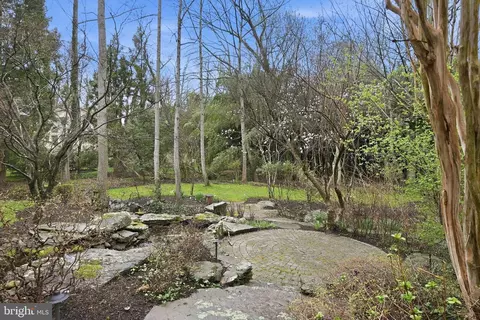Exterior - 904 Mackall Ave, Mclean, VA 22101 photo 8 of 10
