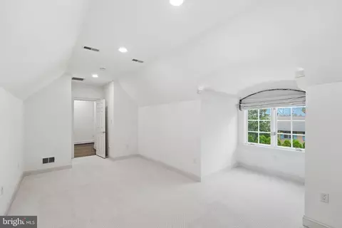 Bedroom - 904 Mackall Ave, Mclean, VA 22101 photo 6 of 6