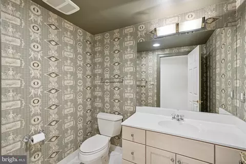 Bath - 904 Mackall Ave, Mclean, VA 22101 photo 8 of 8