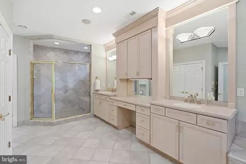 Bath - 904 Mackall Ave, Mclean, VA 22101 photo 3 of 8