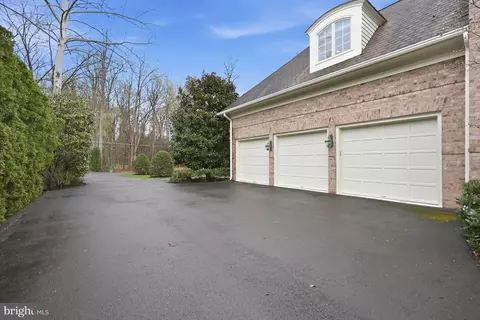Exterior - 904 Mackall Ave, Mclean, VA 22101 photo 10 of 10