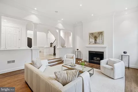 Living - 904 Mackall Ave, Mclean, VA 22101 photo 1 of 3